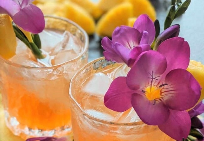 edible flowers for drinks and cocktails