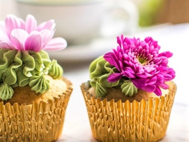 floral cupcake