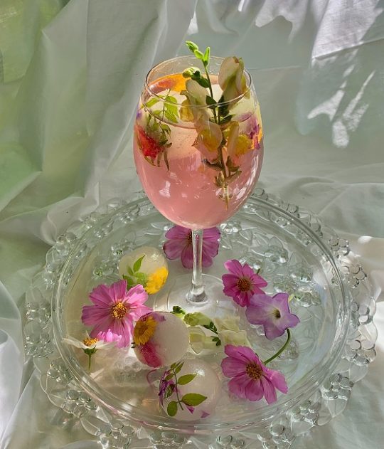 cocktail garnish flowers