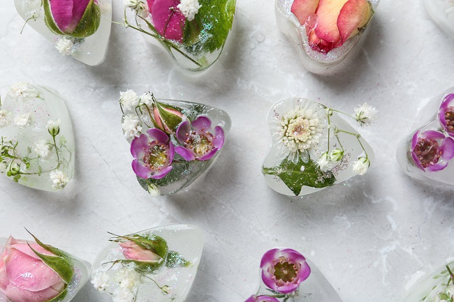 How To Make Edible Flower Ice Cubes - Muy Bueno Blog