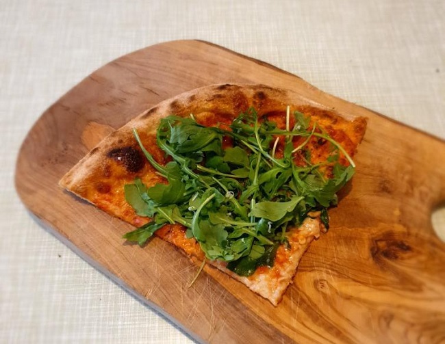 pizza base without edible flowers