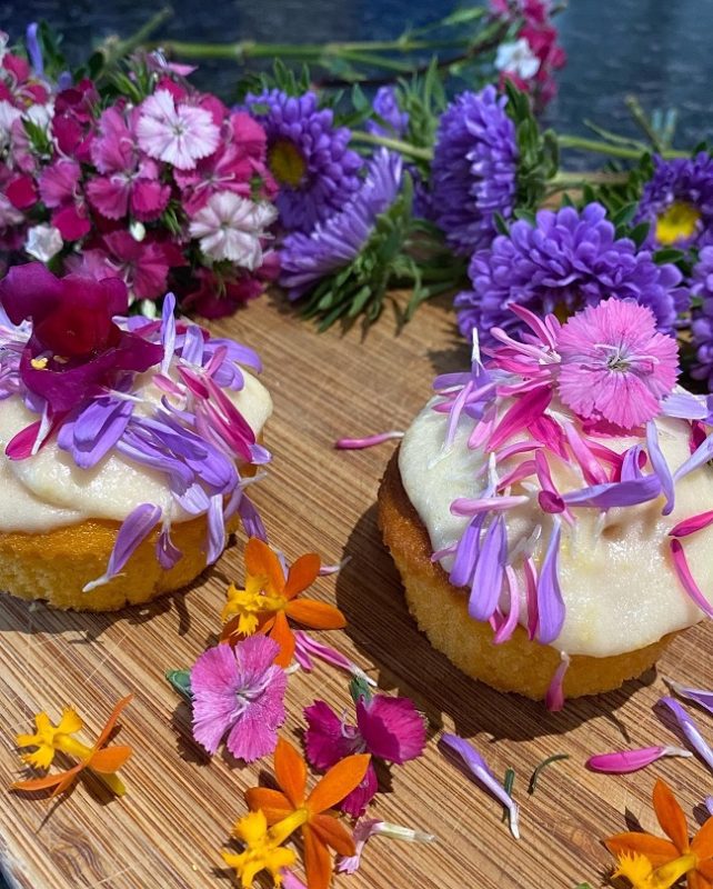 edible flowers for cake decorating