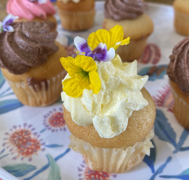 edible flowers for cupcakes